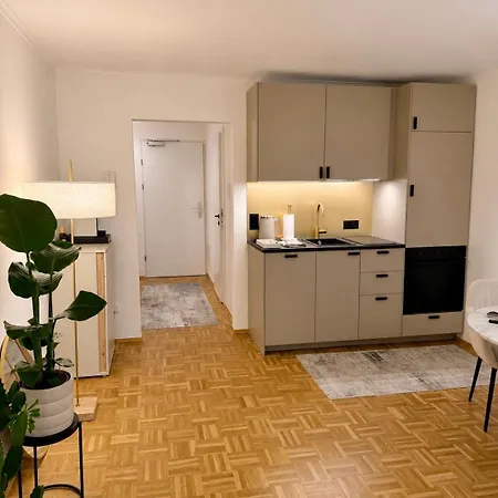Stylish Apartment, Balcony, Schlossberg View Daire *