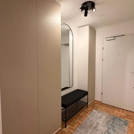 Stylish Apartment, Balcony, Schlossberg View Daire