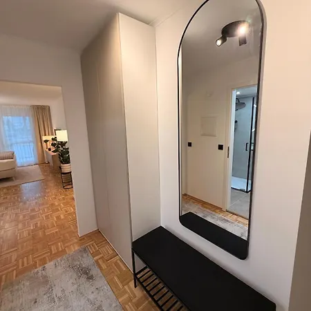 Stylish Apartment, Balcony, Schlossberg View Graz