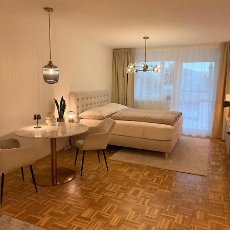 Stylish Apartment, Balcony, Schlossberg View Daire *